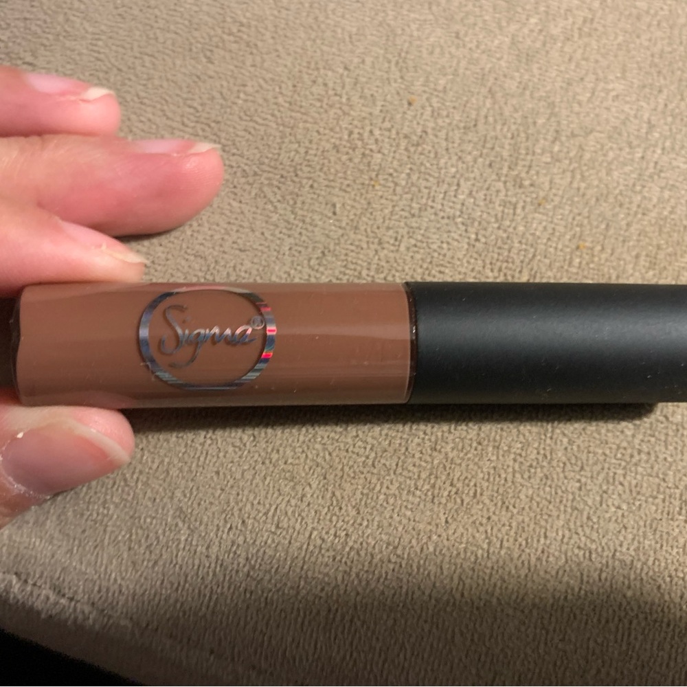 Sigma Lip Vex